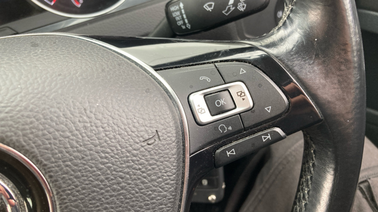 Volkswagen Golf 1.6 TDI SE 5dr [Nav] Diesel Estate